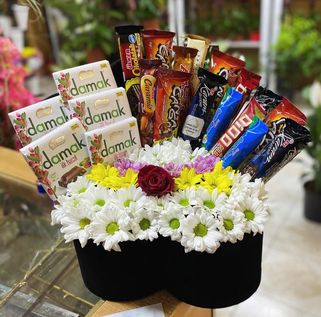 Çiçek &amp; Çikolata Sepeti