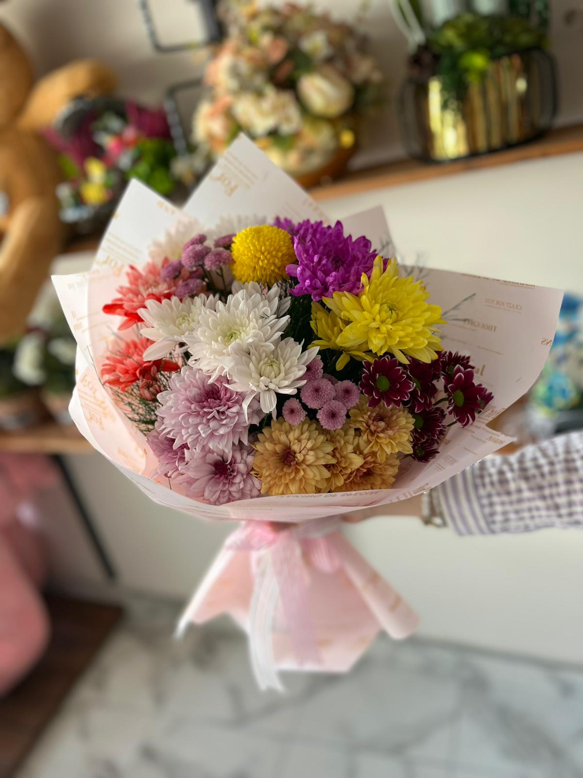 Renkli papatya buketi